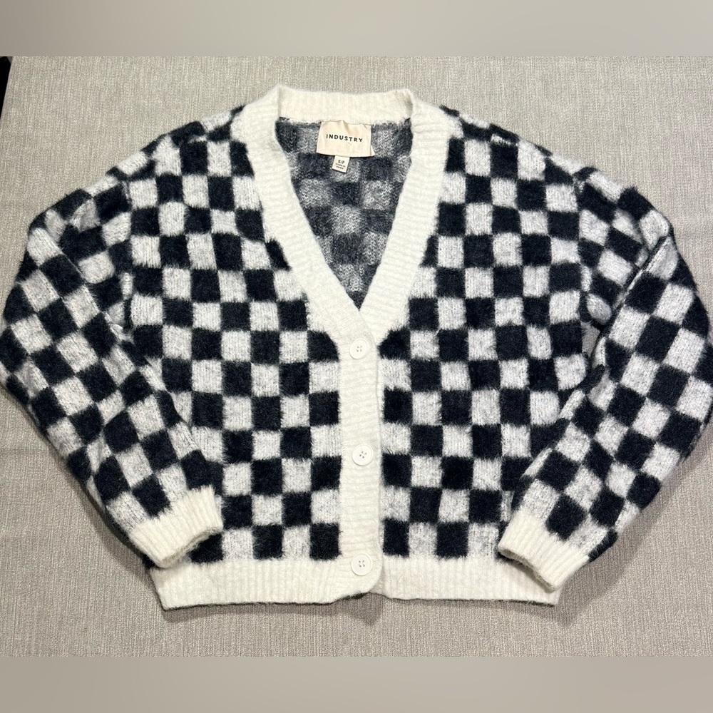 Women's Checkered Cardigan Sweater - Black and White